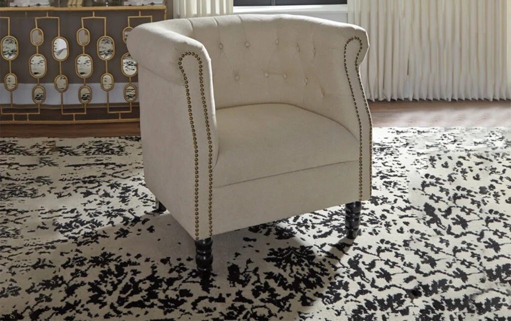 Curved accent chair with tufted back and turned legs